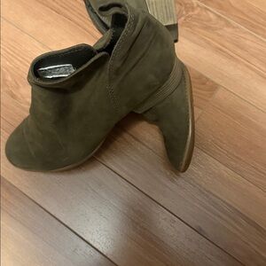 American Eagle Olive Green Suede Boots